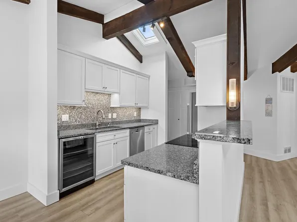 800 Aspen DRIVE #C5, Fontana, WI 53125