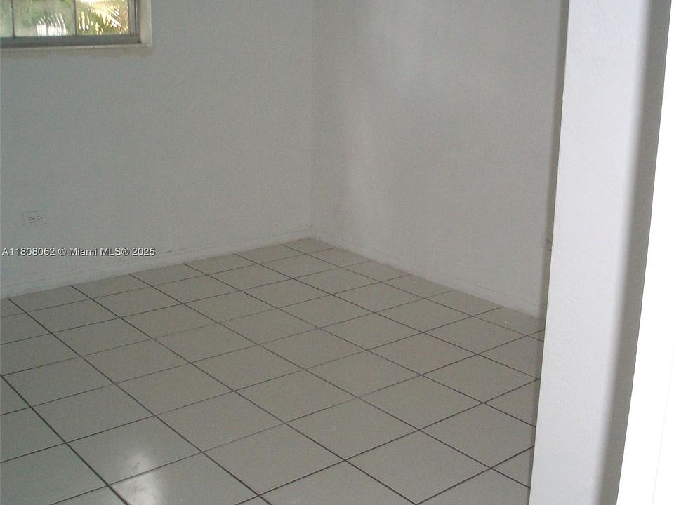 Building Photo 3