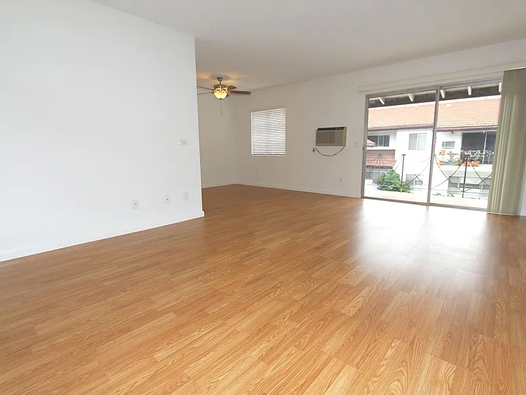 7435 Canby Ave — Photo 2