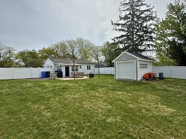 878 Salem Dr — Photo 17