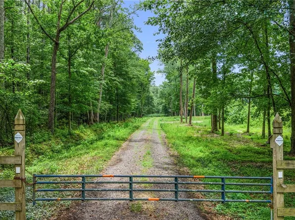 Five Gables Dr, Gloucester, VA 23061
