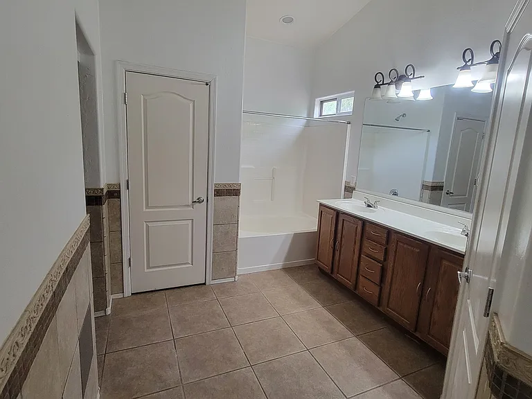 1483 E Douglas St — Photo 16