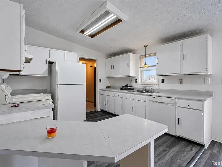 15060 Michael St — Photo 14