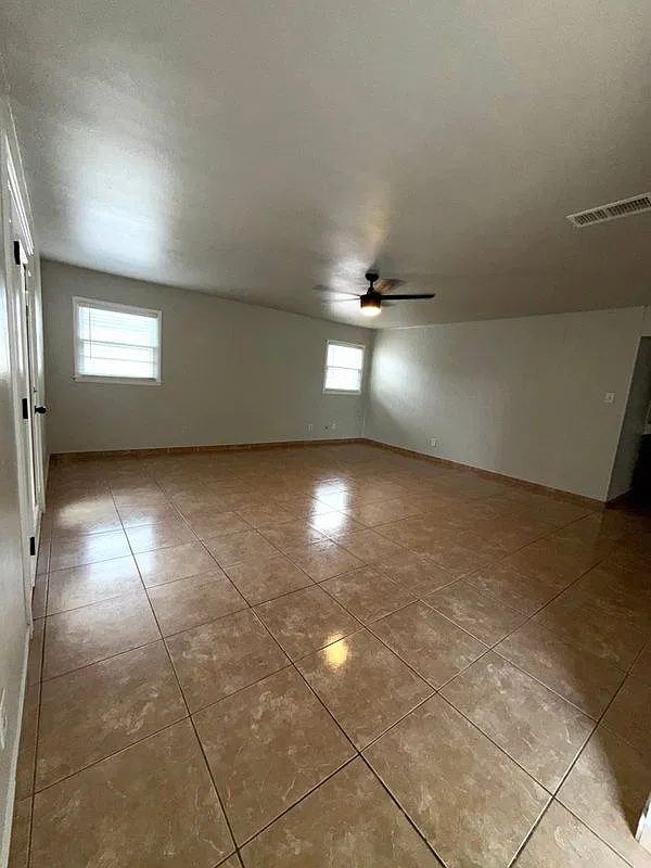 3 bed, 2.0 bath, 1506 sqft, $2,100 — Photo 3