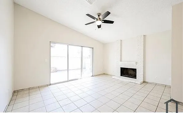3 bed, 1175 sqft, $2,230 — Photo 3