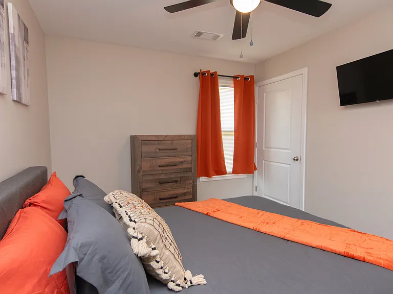 1517 Stamps St — Photo 12