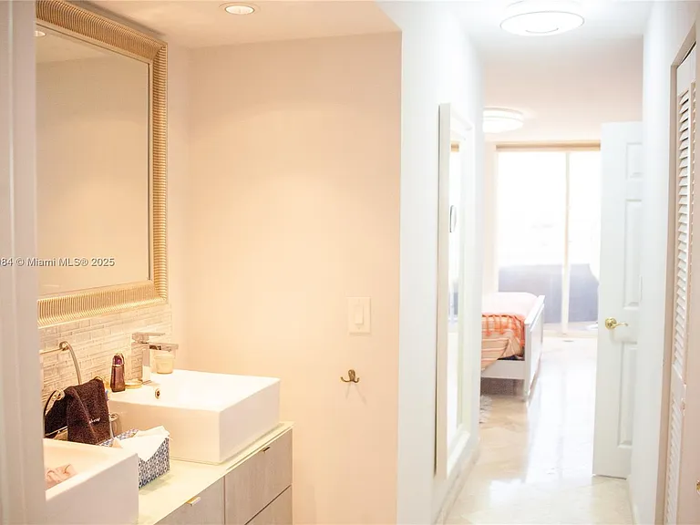 6301 Collins Ave #807 — Photo 20