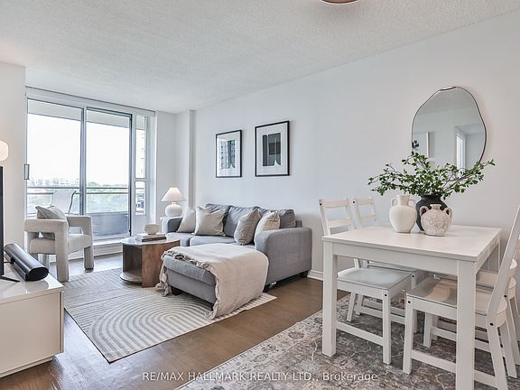 3rd image of 245 Davisville Ave #716
