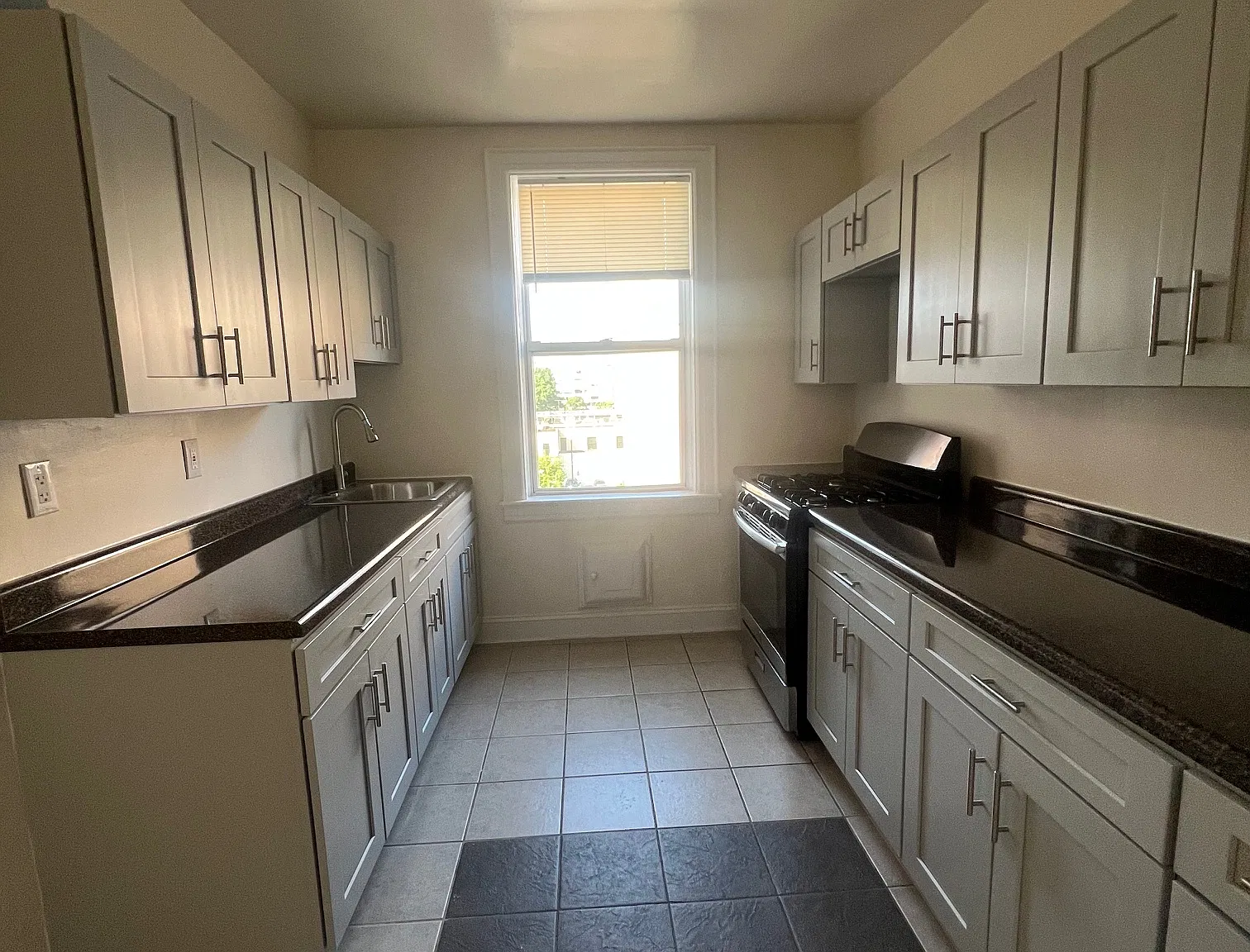 164 S Harrison Street — Photo 4