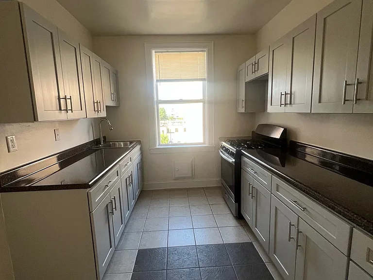 164 S Harrison Street — Photo 22