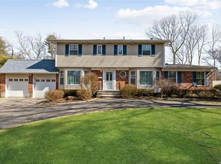 3 Teal Ln, Smithtown, NY 11787