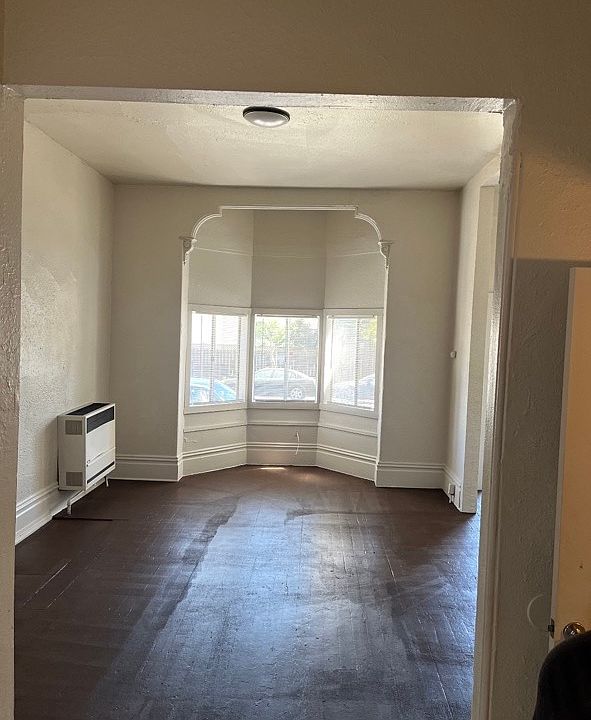 1st image of 111 W Poplar St #113