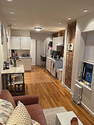 4th image of 334 E 73rd St APT 4D