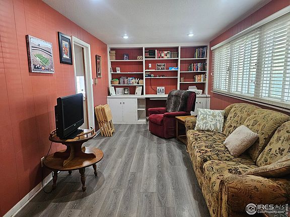 5th image of 609 Elwood St