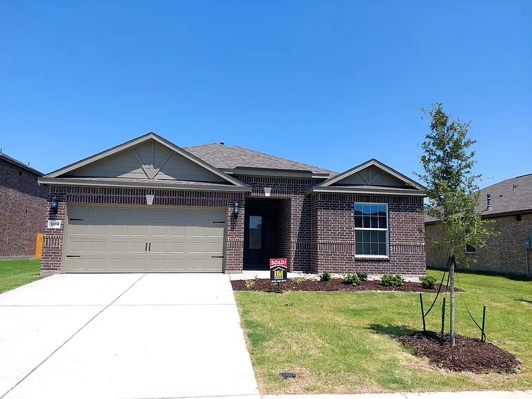 2104 Atwood Dr — Photo 2