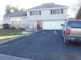 129 Elliott Rd, Trumbull, CT 06611