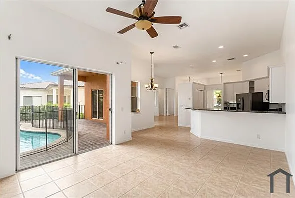 6 bed, 2939 sqft, $7,550 — Photo 1