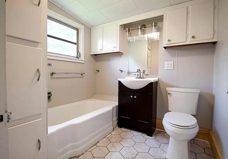209 Moore Ave — Photo 4