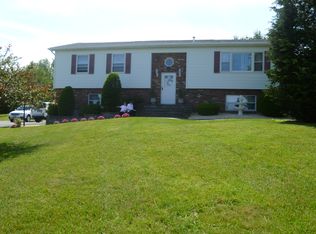 17 Vervalen Dr, Poughkeepsie, NY 12603