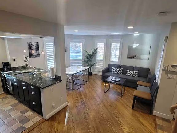 3rd image of 4822 Hampden Ln