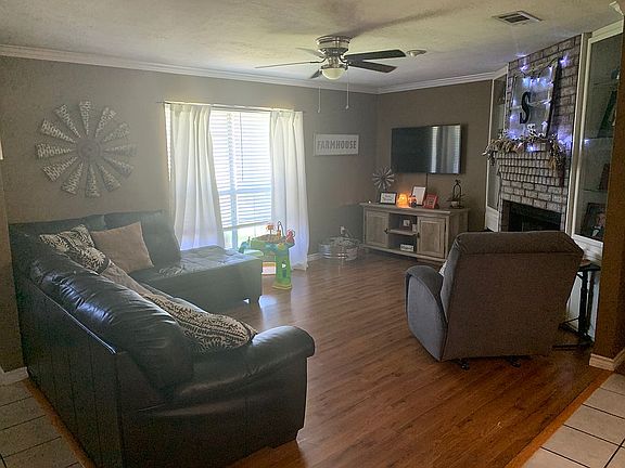 4th image of 1019 Red Oak Ln