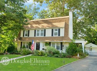 25 Laurel Pl, New Rochelle, NY 10801
