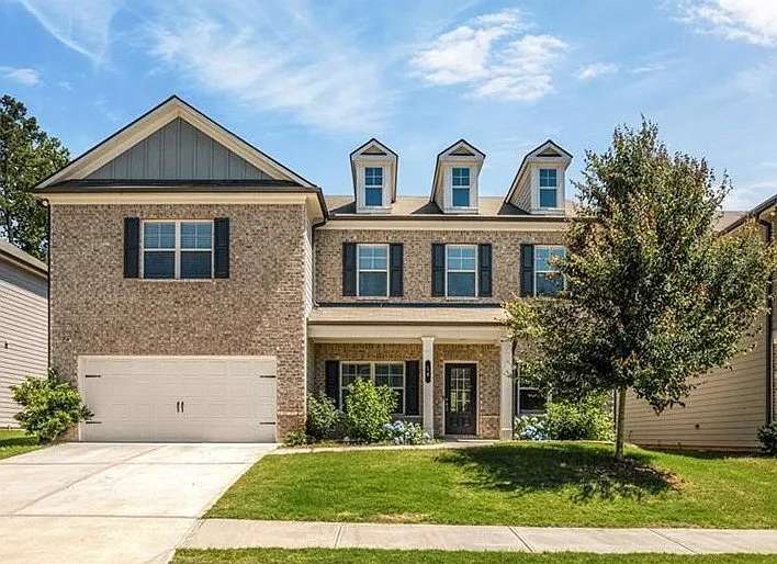 18 Dorothy Ln — Photo 1