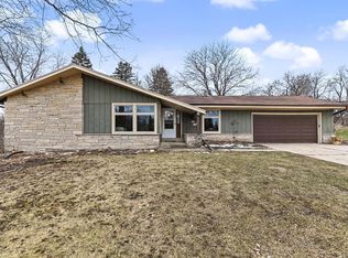 3355 S Cari Adam Dr, New Berlin, WI 53146
