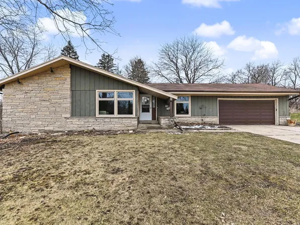 3355 South Cari Adam DRIVE, New Berlin, WI 53146