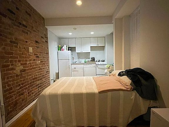 3rd image of 334 E 65th St #1