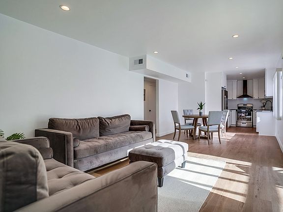 5th image of 12547 Chandler Blvd APT 4