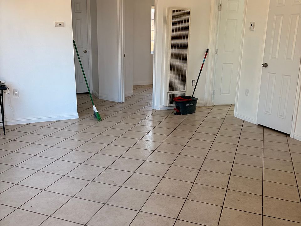 1st image of 1571 E Olive St #B