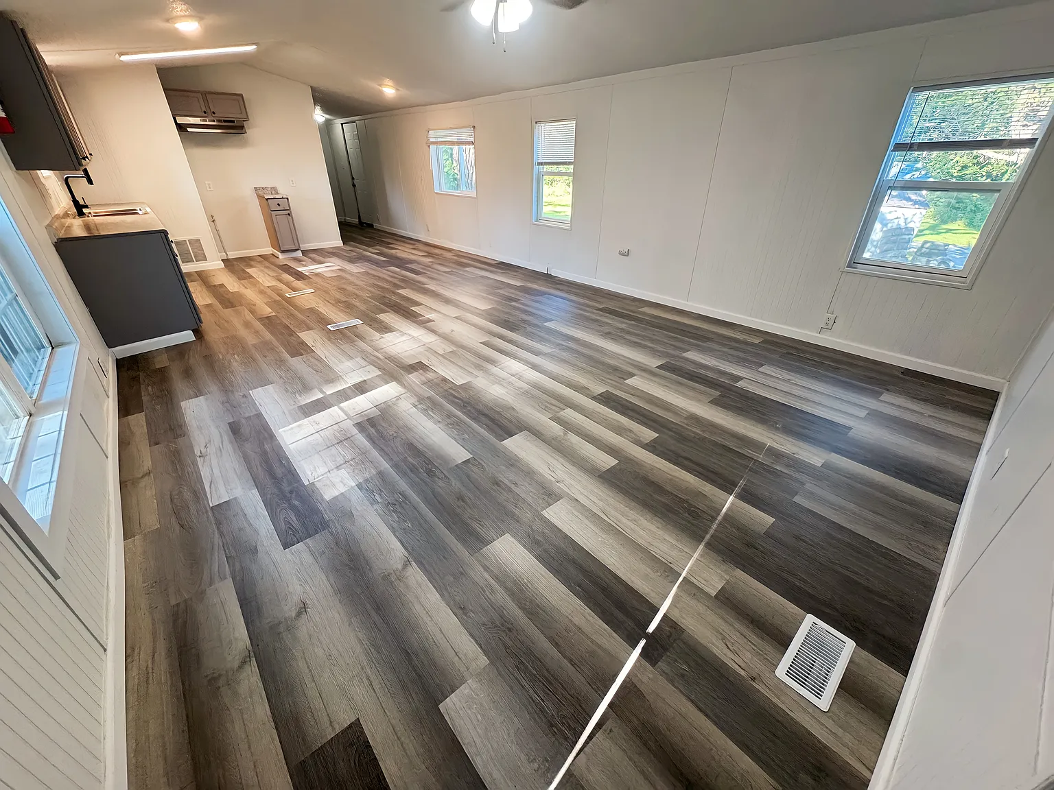 2 bed, 1120 sqft, $913 — Photo 2