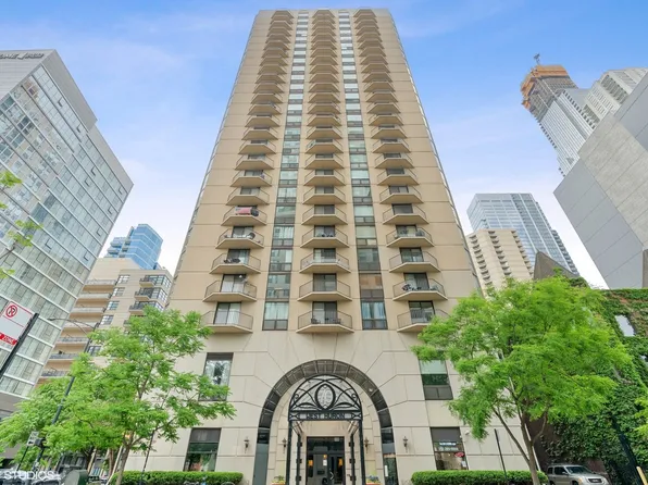 70 W Huron St APT 1307, Chicago, IL 60654
