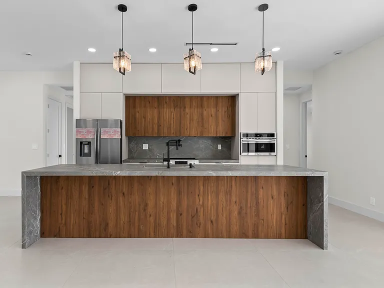 621 NW 42nd Ave — Photo 9