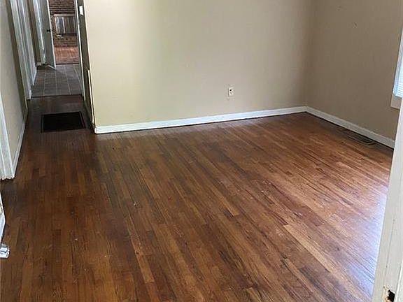 4th image of 3255 Taylor Cir