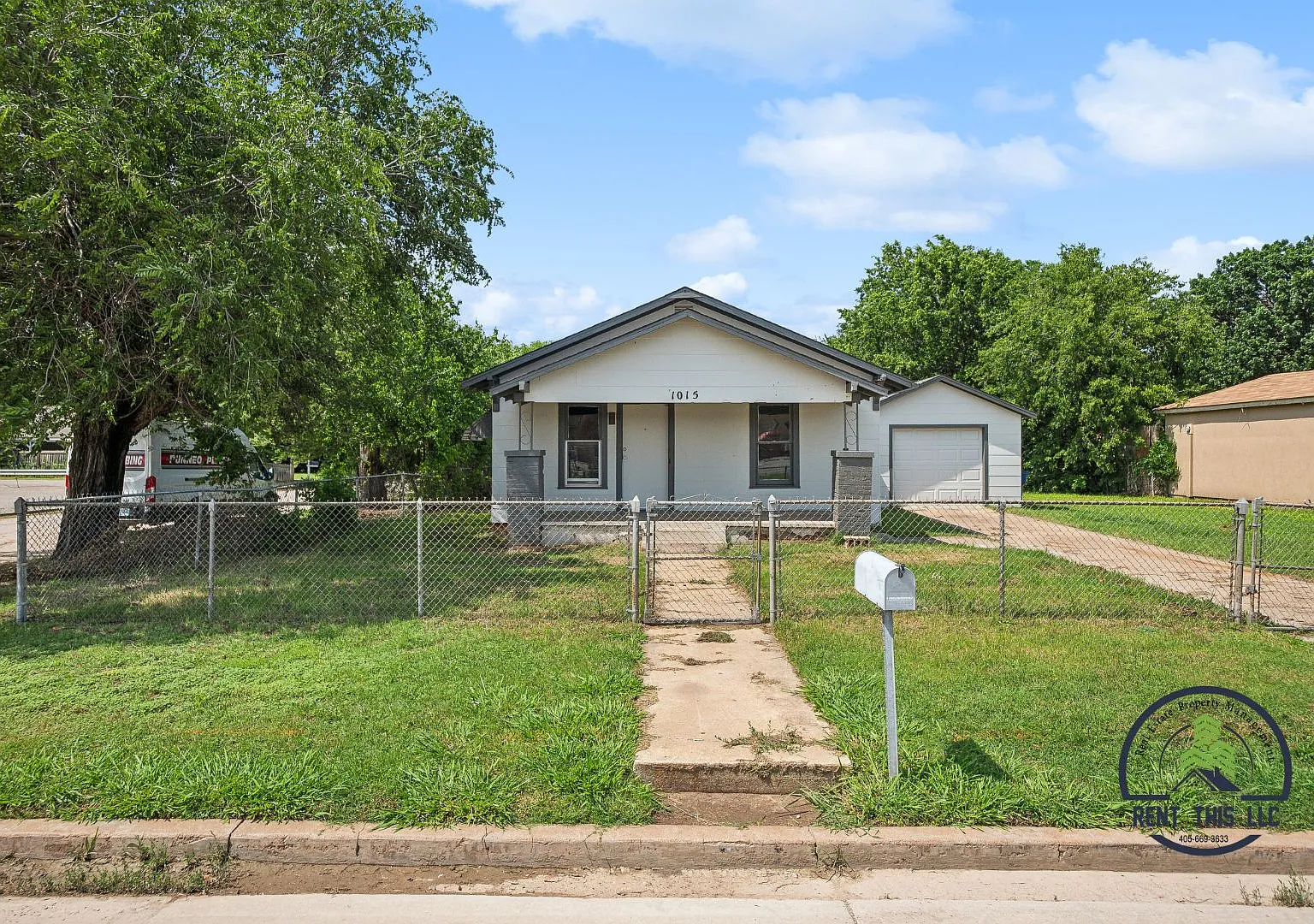 3 bed, $925 — Photo 1