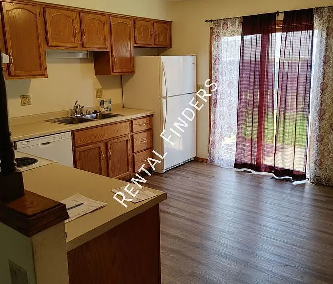 600 S Westland Dr #B — Photo 3