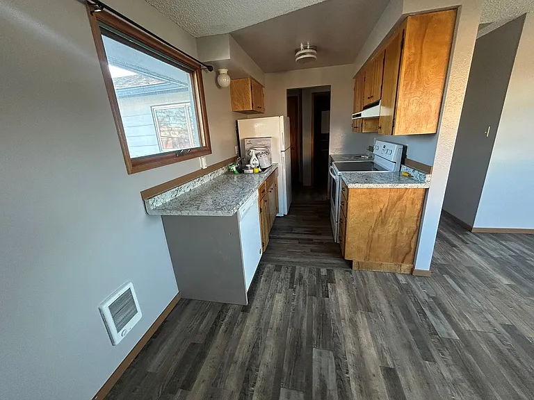 126 E Barker St — Photo 6