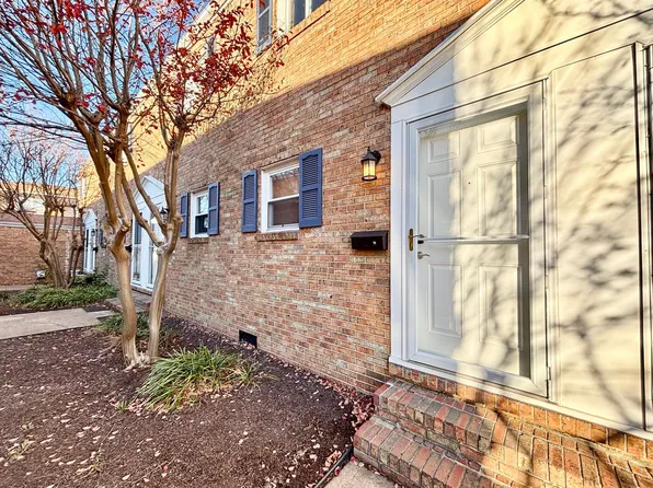 1268 Little Bay Ave APT 11, Norfolk, VA 23503