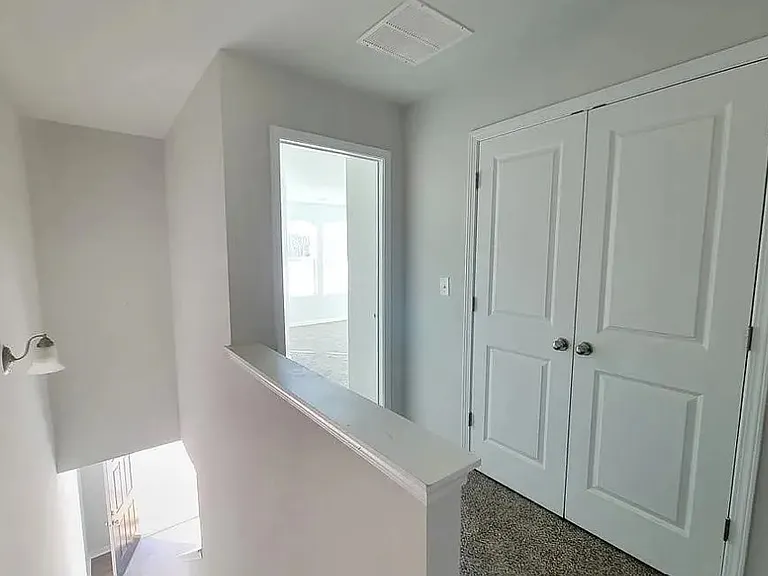 137 Village Green Dr — Photo 5