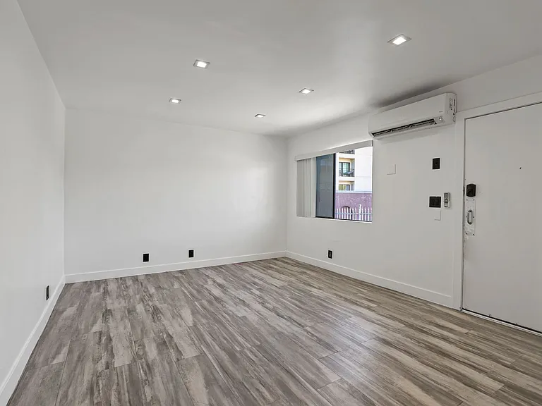 830 Bartlett St — Photo 28