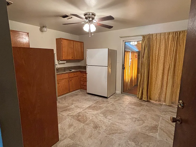 210 Benjamin Ave — Photo 9