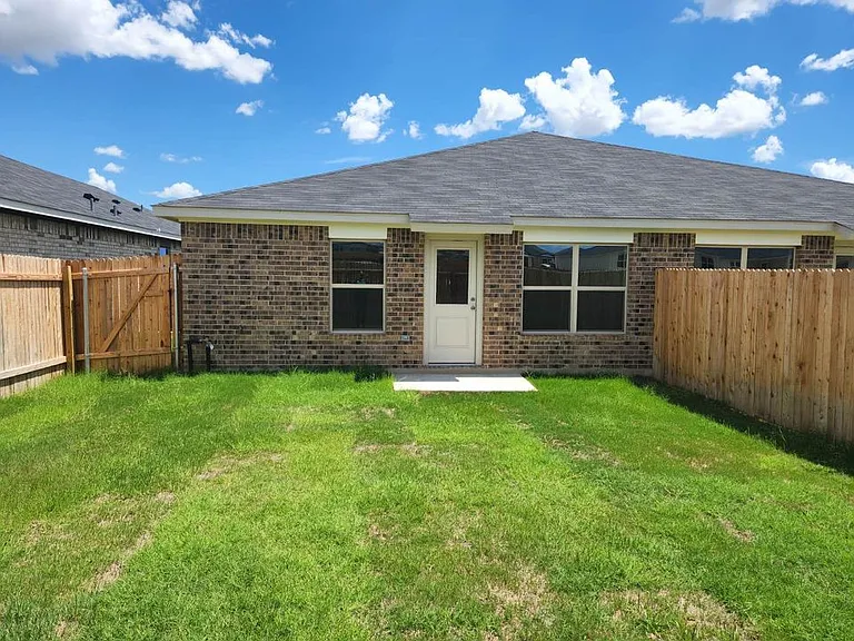 1266 Lehmann Dr #B — Photo 6