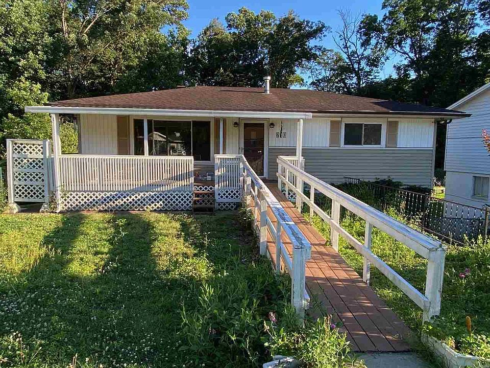 1st image of 210 Holley Ct