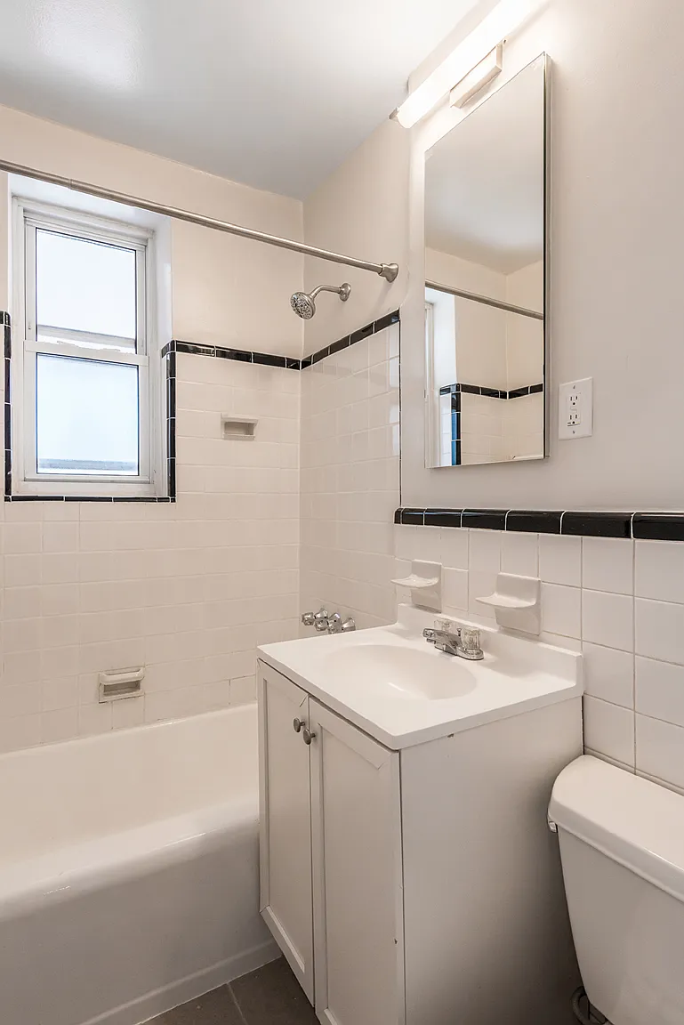 2 bed, 1004 sqft, $3,350 — Photo 3