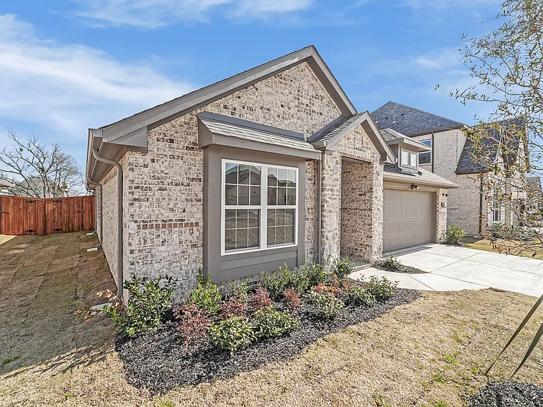 2905 Cantoni Crk — Photo 1