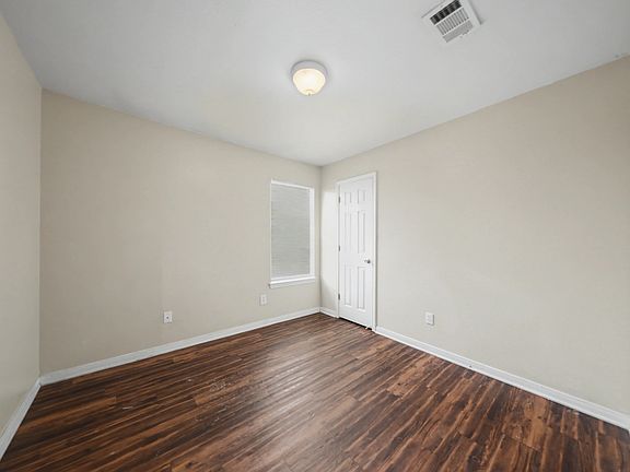 3rd image of 2307 Terrace Dr APT C