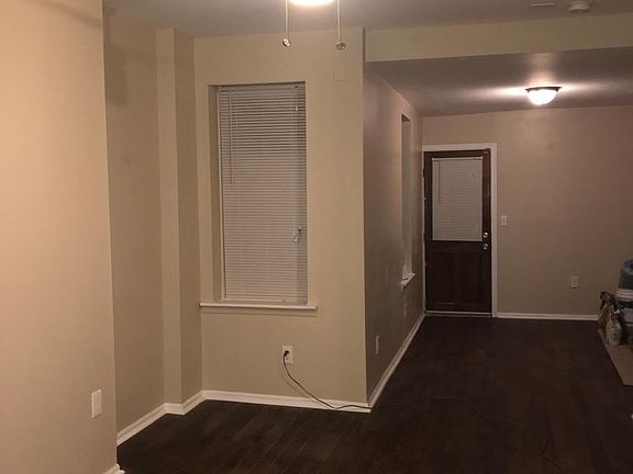 3rd image of 823 Morrow St