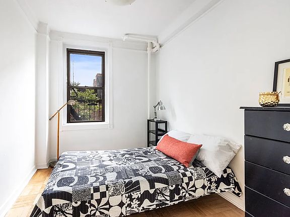 3rd image of 224 E 11th St APT 5